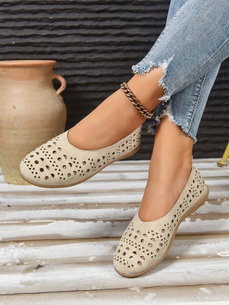 Women's wide size pumps in khaki – back view