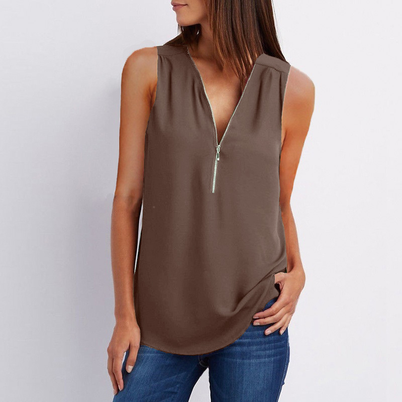 Title 10, Doutzen Blusa in chiffon senza maniche con scol...