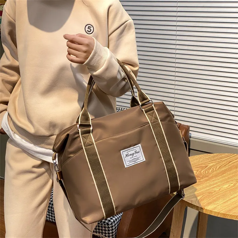 Portable Travel Bag Women's Large Capacity Lightweight Waterproof Luggage Bag - Brown