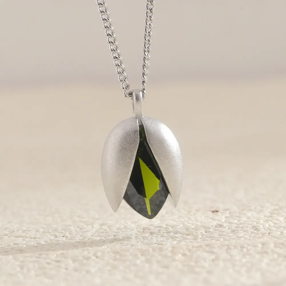 Pistachio Necklace High-grade Jeweled Pendant Clavicle Chain