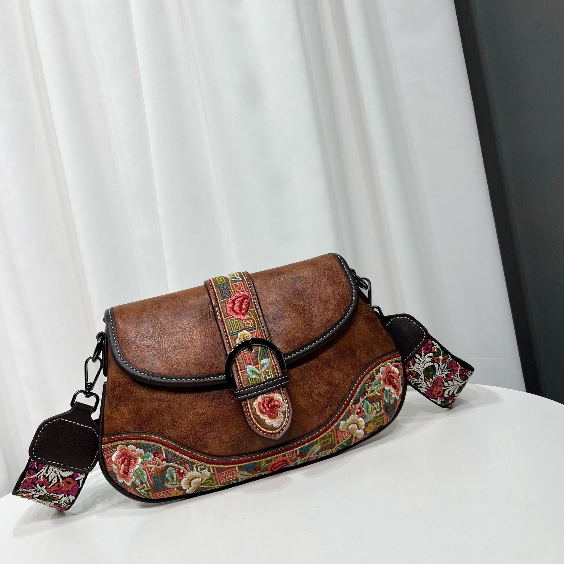 Retro Chinese-style Embroidered Crossbody Bag For Women