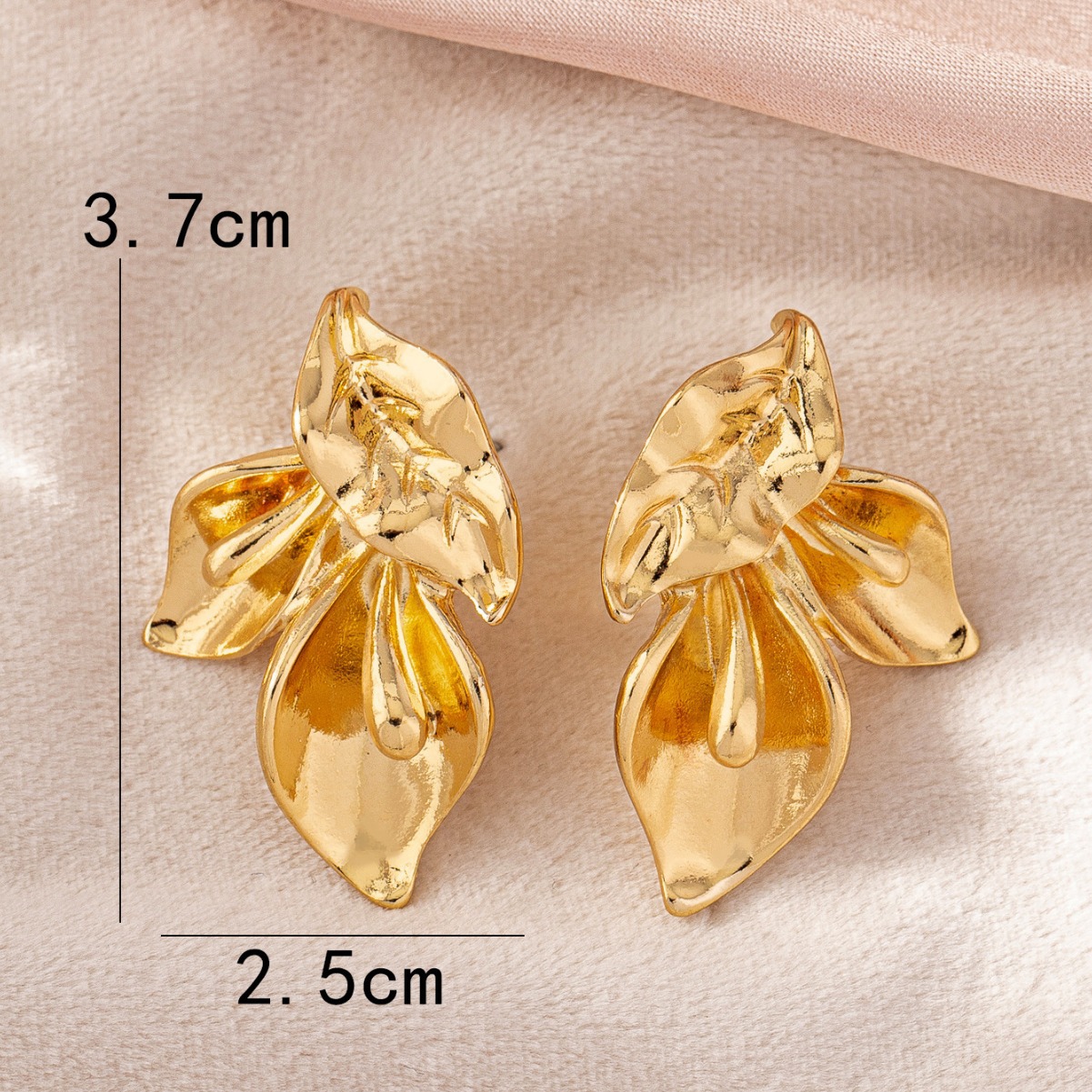 Golden Fashion Personalized And Temperamental Stud Earrings