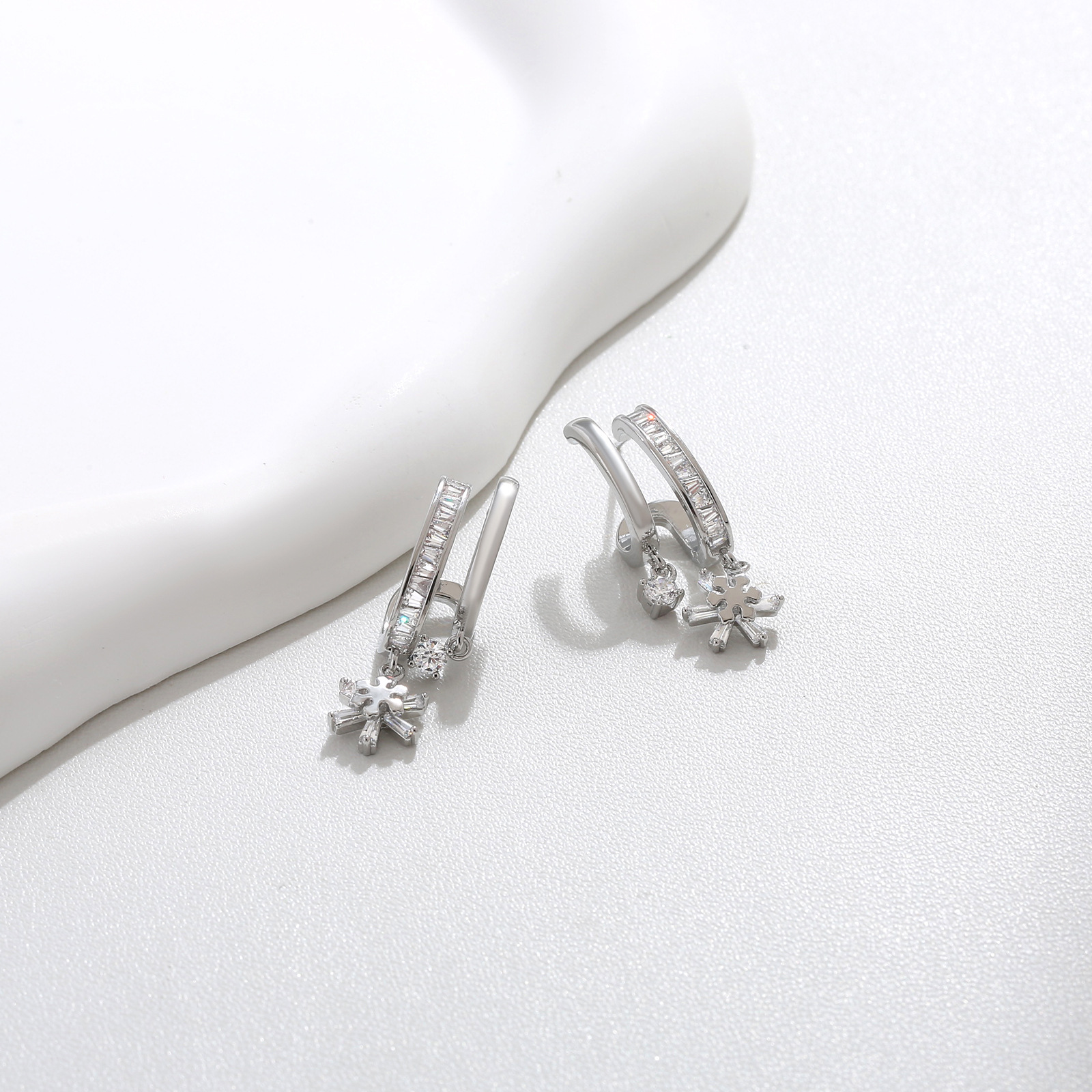 925 Sterling Silver Needle Snowflake Zircon Small Eardrops