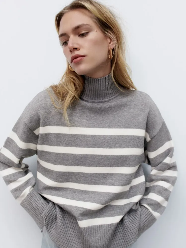 Women's Loose Striped Turtleneck Sweater - Grey