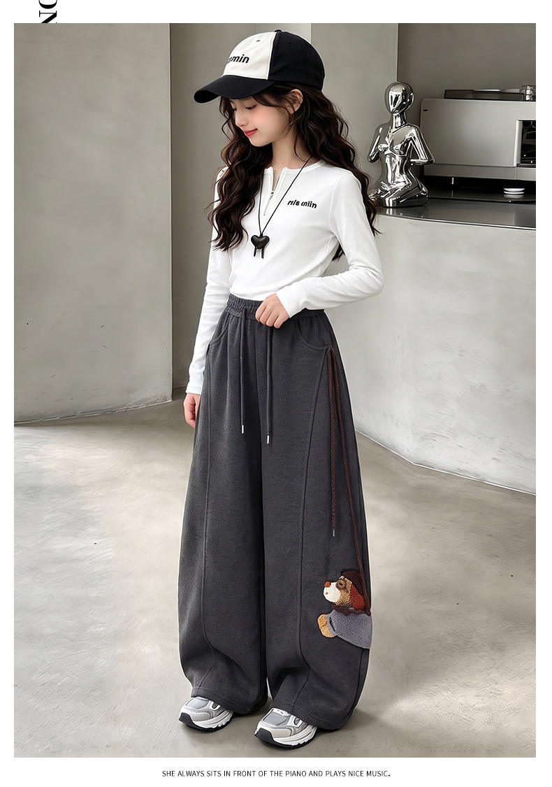Bear-detail wide-leg sweatpants supplier image 2