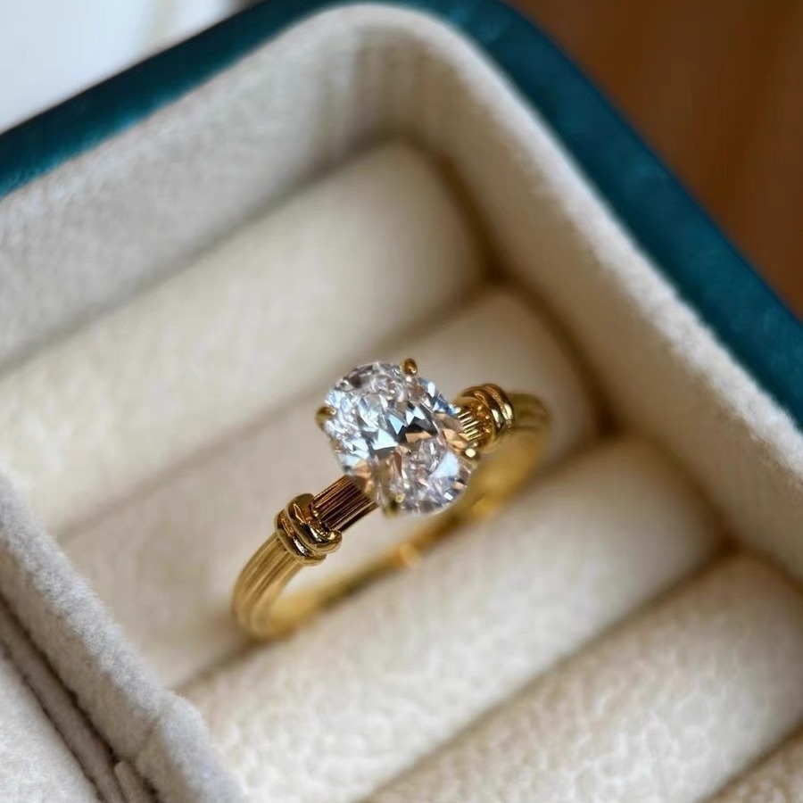 Big Diamond Zircon Line Ring