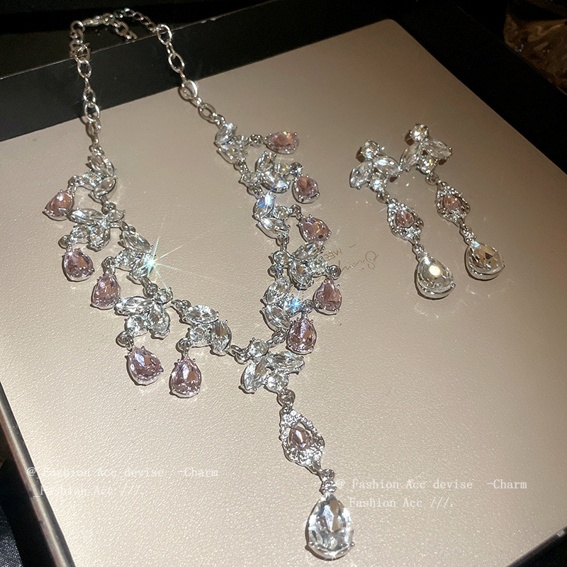 Diamond-encrusted Leaf And Waterdrop Tassel Necklace