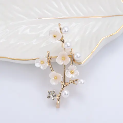 Fashion New Retro Fritillary Freshwater Pearl Plum Brooch Elegant