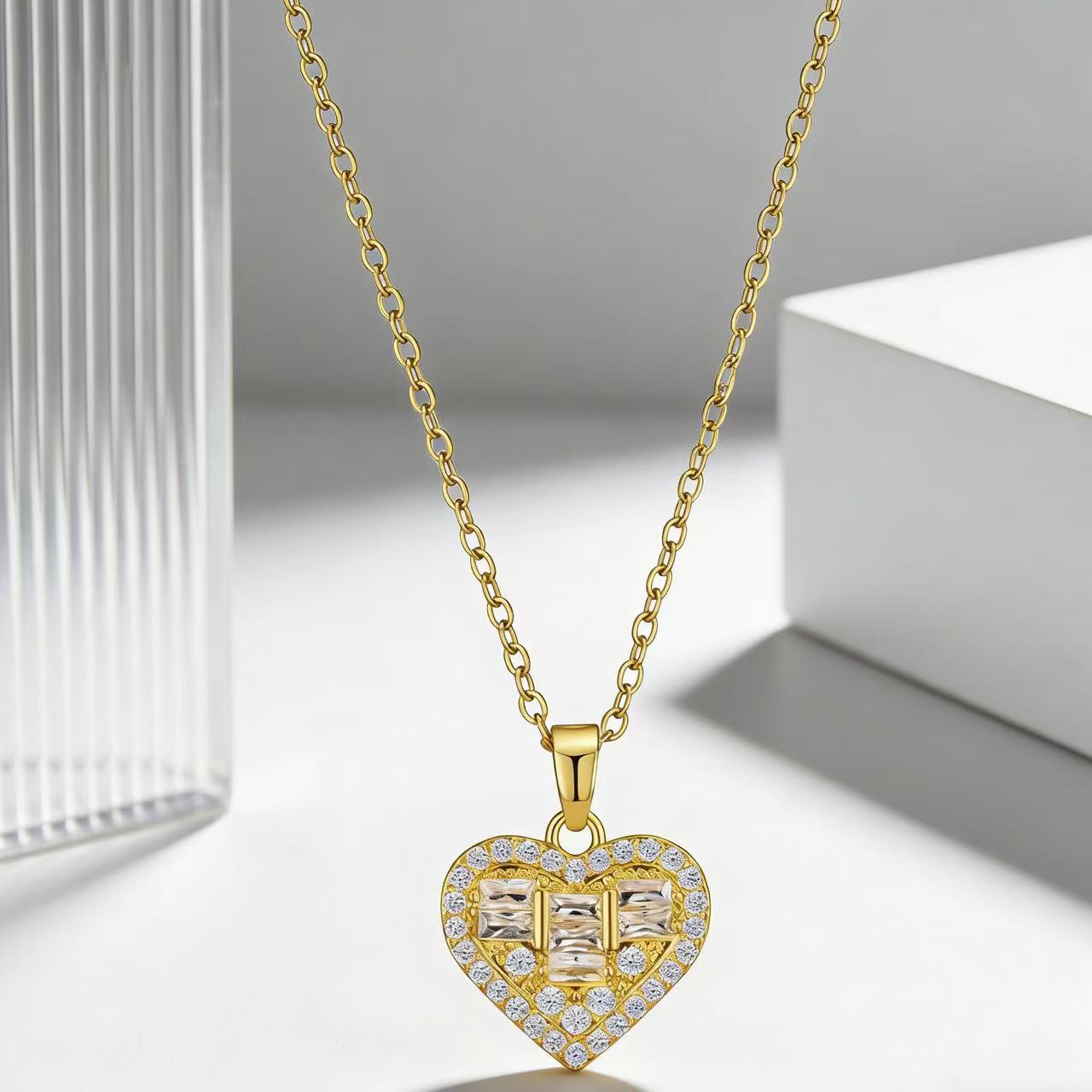 Heart Shaped Pendant Necklace For Women Diamond Encrusted Hollow Rose Clavicle Chain