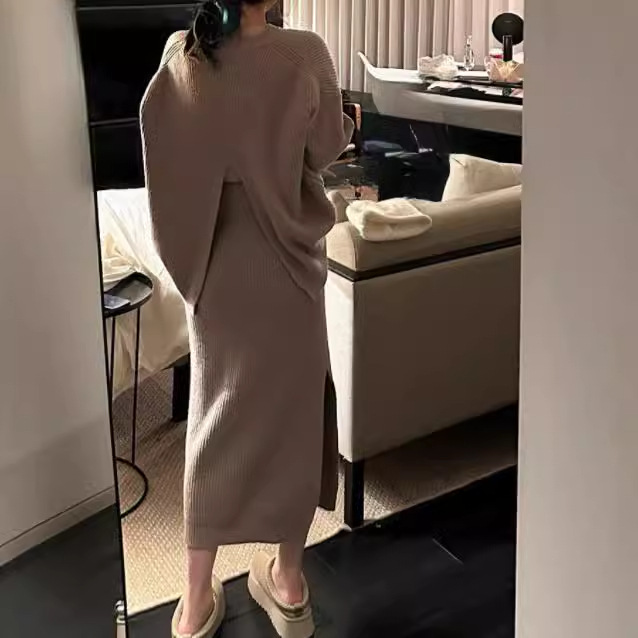 Side Slit Skirt Small Sized Man's Wear