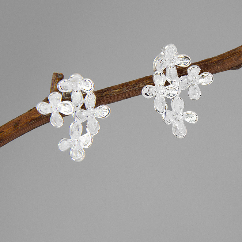 Light Luxury Gold-plated Flower Stud Earrings