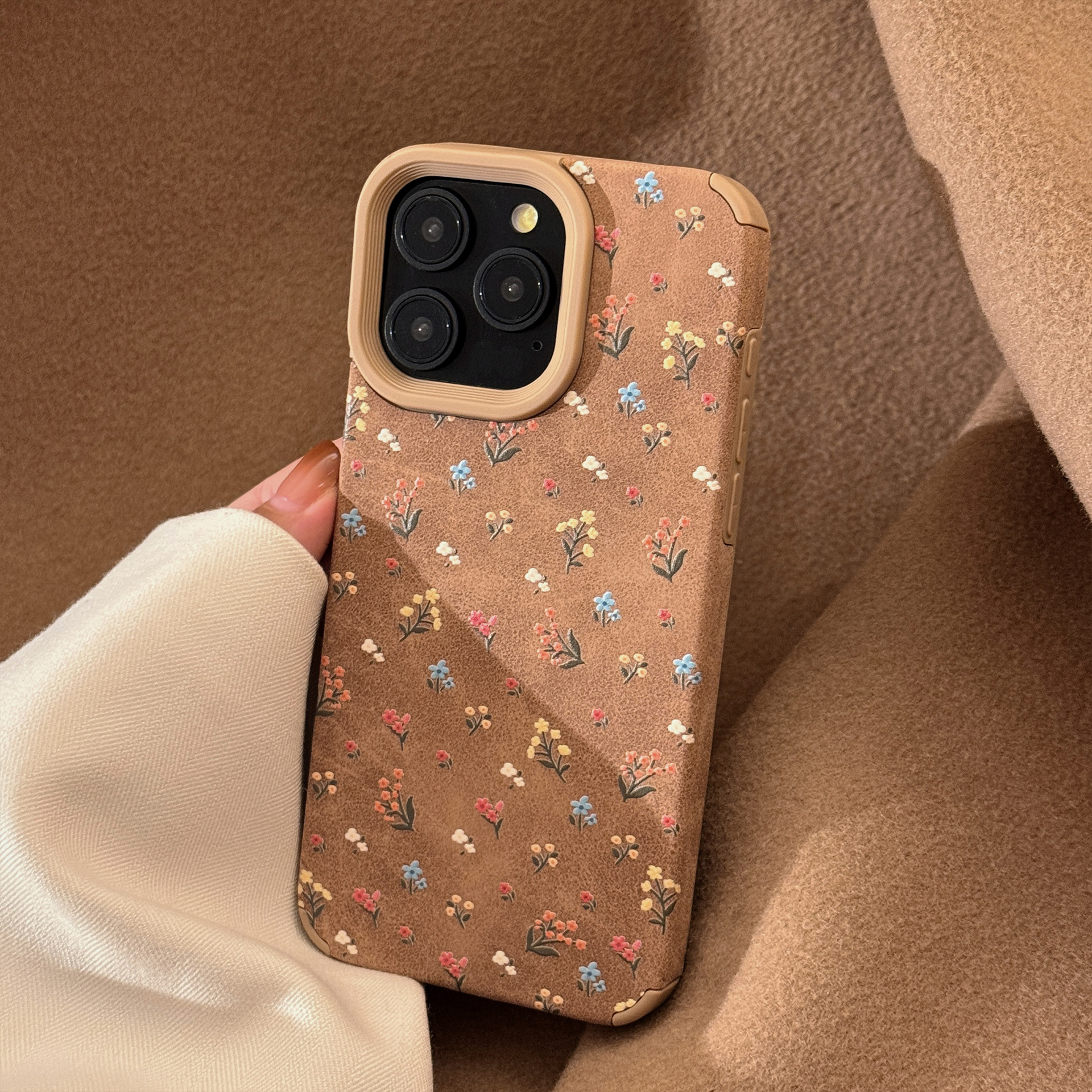 Soft Delicate Floral Phone Case With A Retro Autumnwinter Artistic Vibe