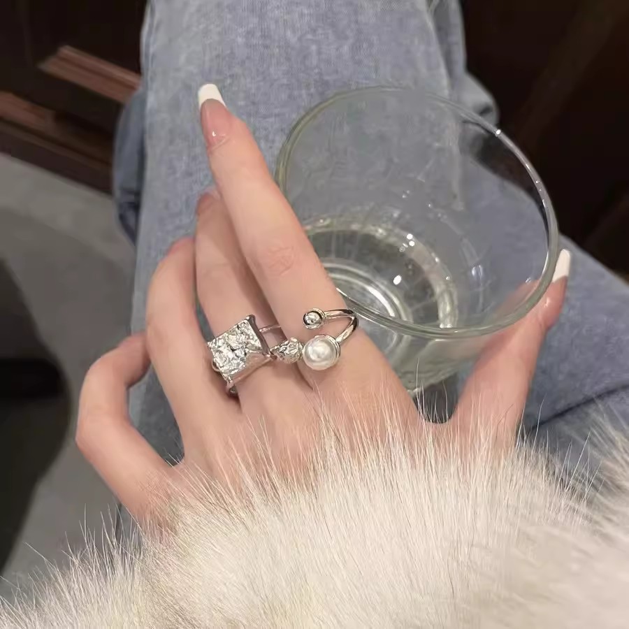 Special-interest Design Hip Hop High Sense Index Finger Ring Personality Big Pearl