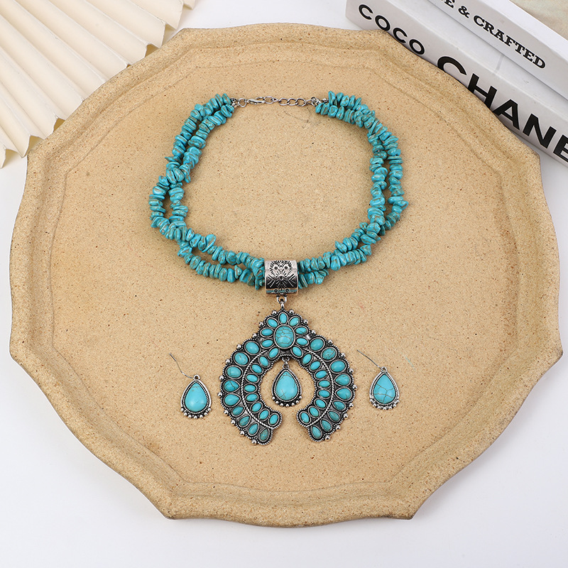 Retro Round Flower Turquoise Pendant Set
