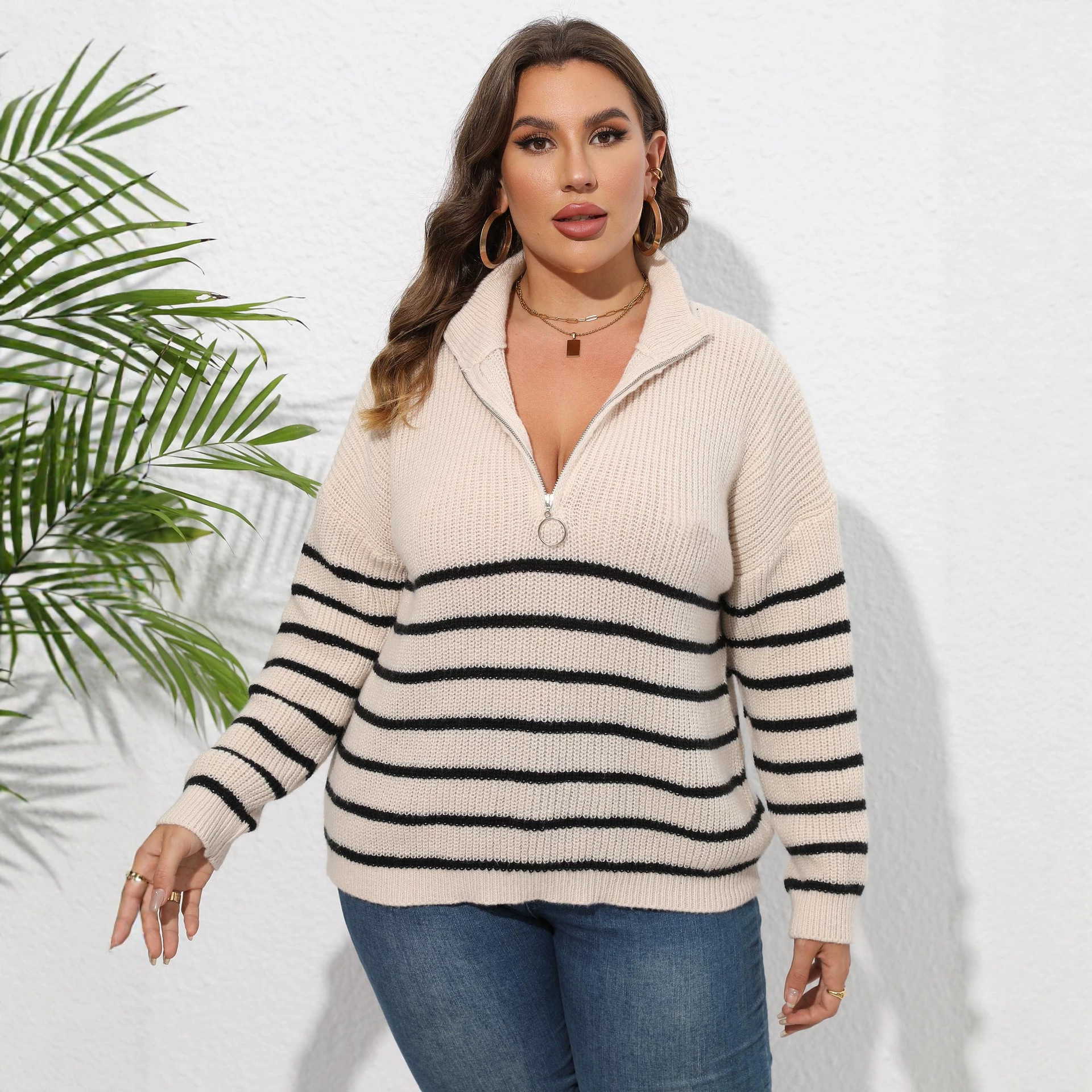 Autumn And Winter New Semi High Neck Zipper Contrasting Knitted Sweater