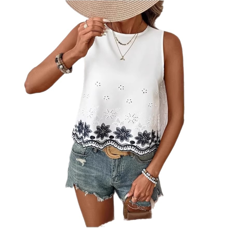 Elegant Embroidered Sleeveless Top With Fan-Shaped Lace thumbnail 5