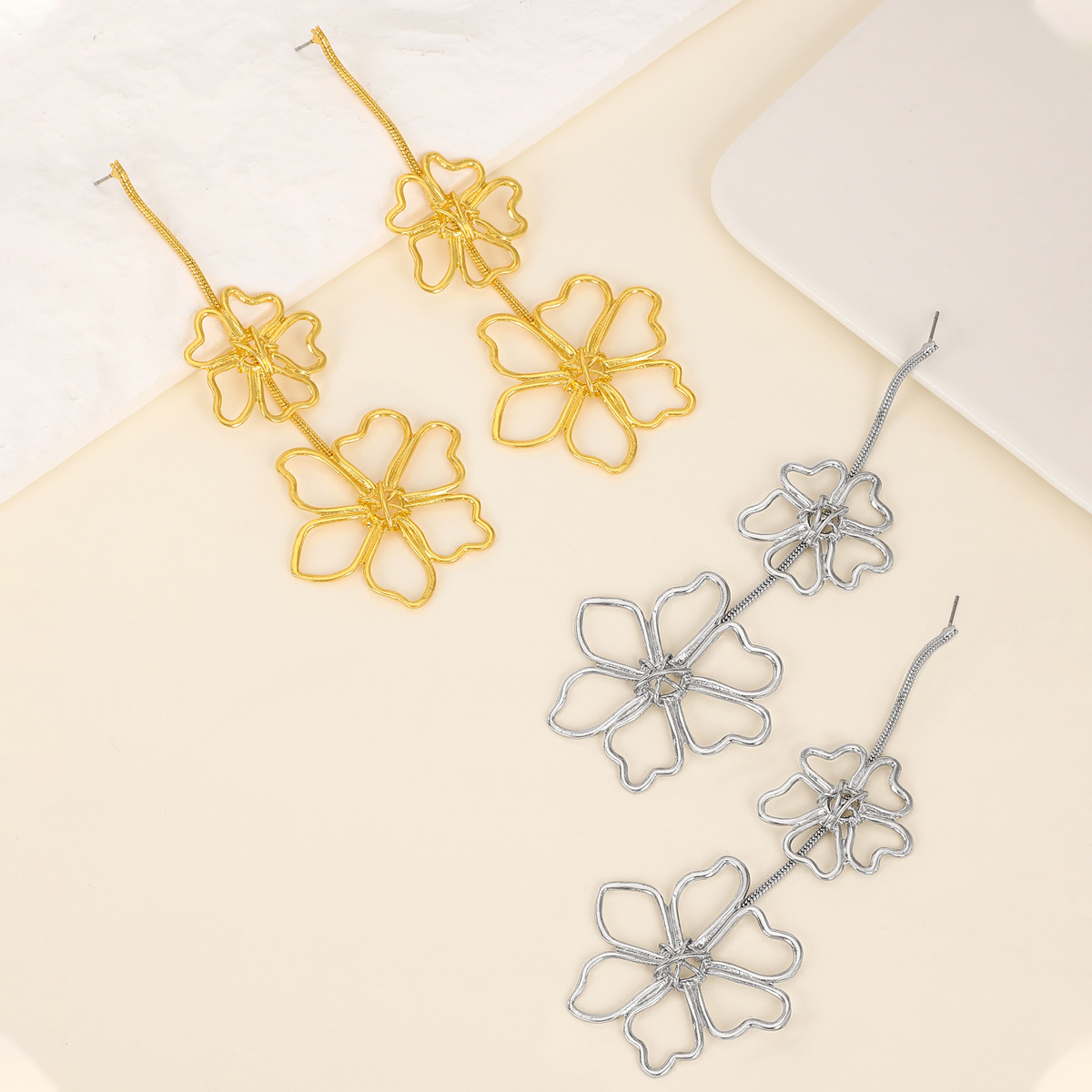 New Exaggerated Leaves Flower Earrings Women's Retro Fashion Long Alloy Flower