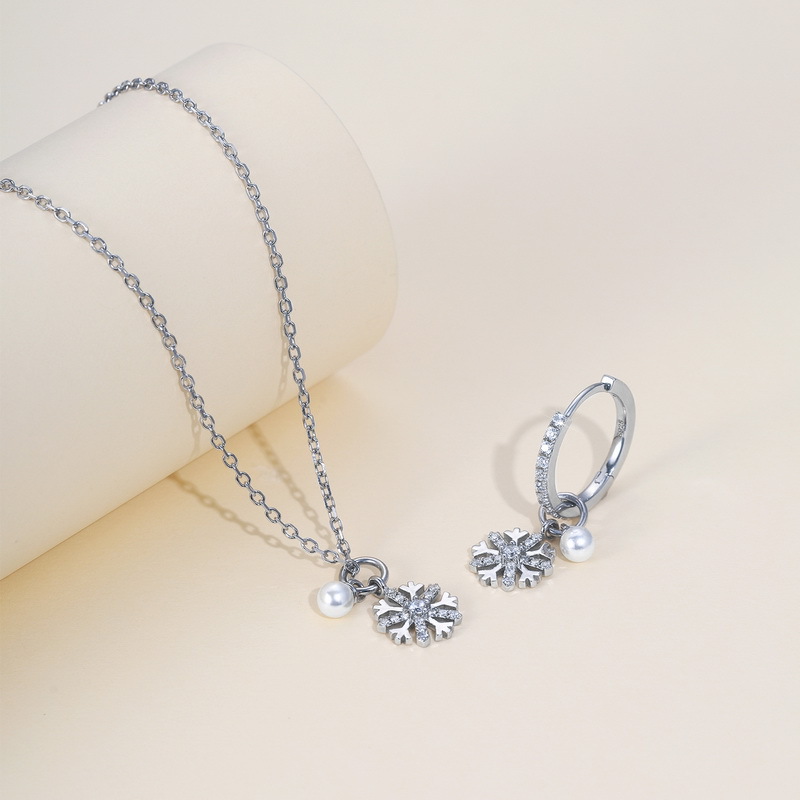 Female S925 Silver Inlay Pearl Personality Fashion Snowflake Earrings