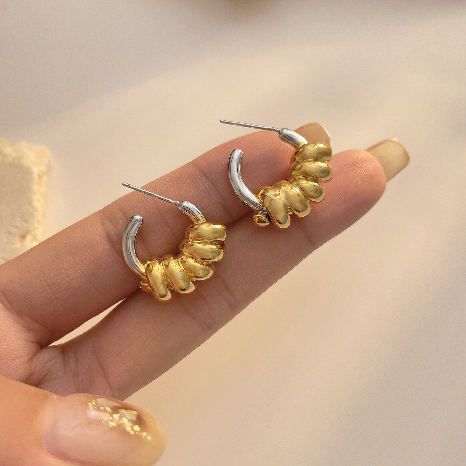 Simple Shape Ring Winding Trendy Earrings