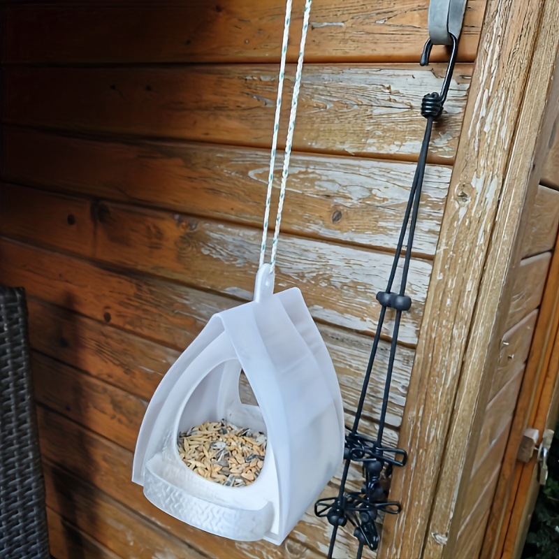 Cross-border New Arrival Plastic Hanging Bird Feeder Durable Outdoor Hanging Bird Feeder detail photo 7