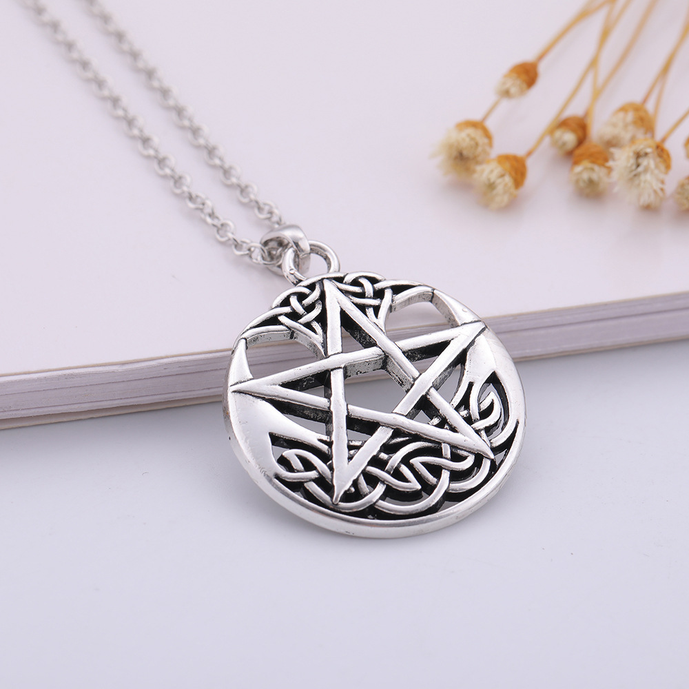 Fashion Lucky Round Pendant Pentagram Alloy Necklace