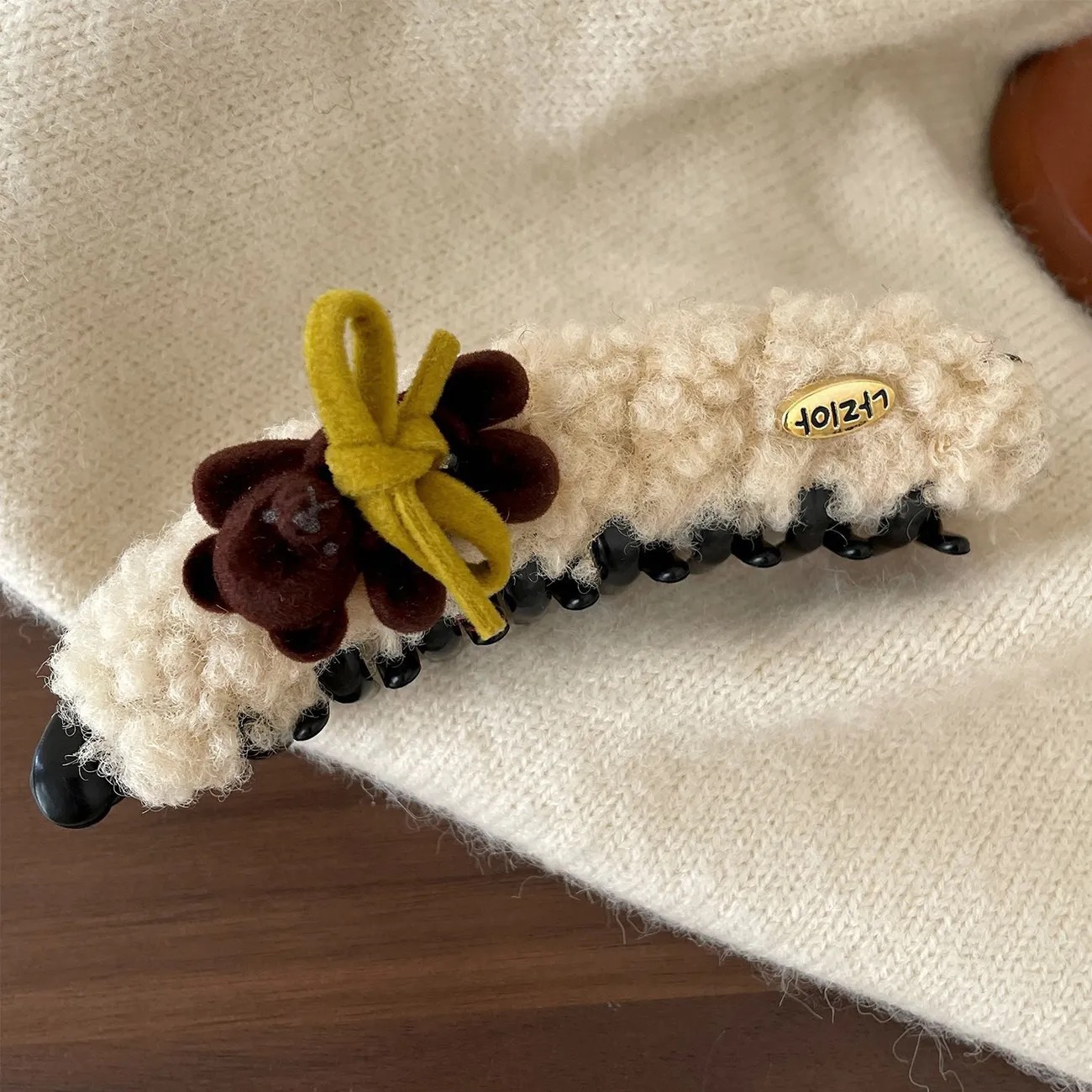 Elegant Sophisticated Bun-style Ponytail Clip For The Back Of The Head