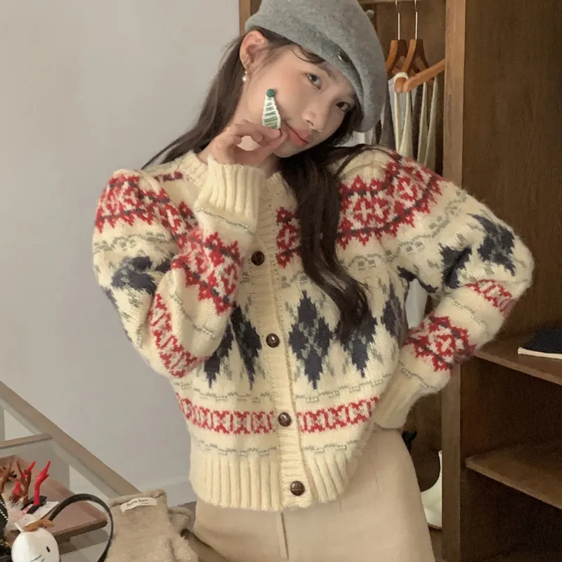 Retro Nordic Style Rhombus Contrasting Color Jacquard Knitted Cardigan Short Coat - Apricot