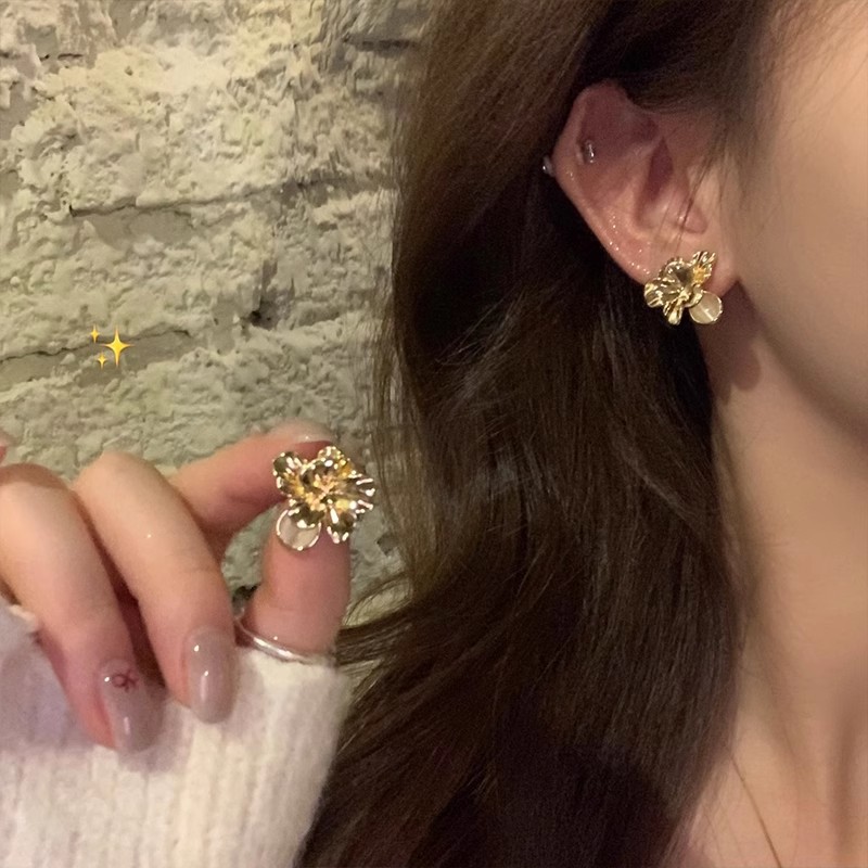 Retro Cymophanite Three-dimensional Flower Earrings For Women