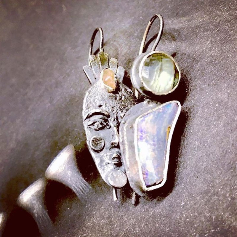 Creative New Design Carved Human Face Pattern Earrings