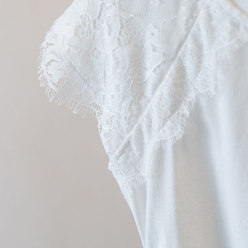 Simple Lace-spliced Round-neck Short Sleeves Simple Lace-spliced Round-neck Short Sleeves