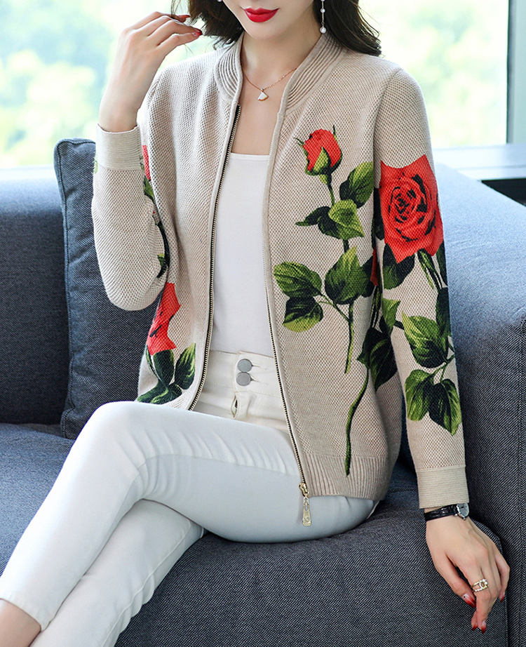 Title 5, Autumn Short Middle-aged Knitted Sweater