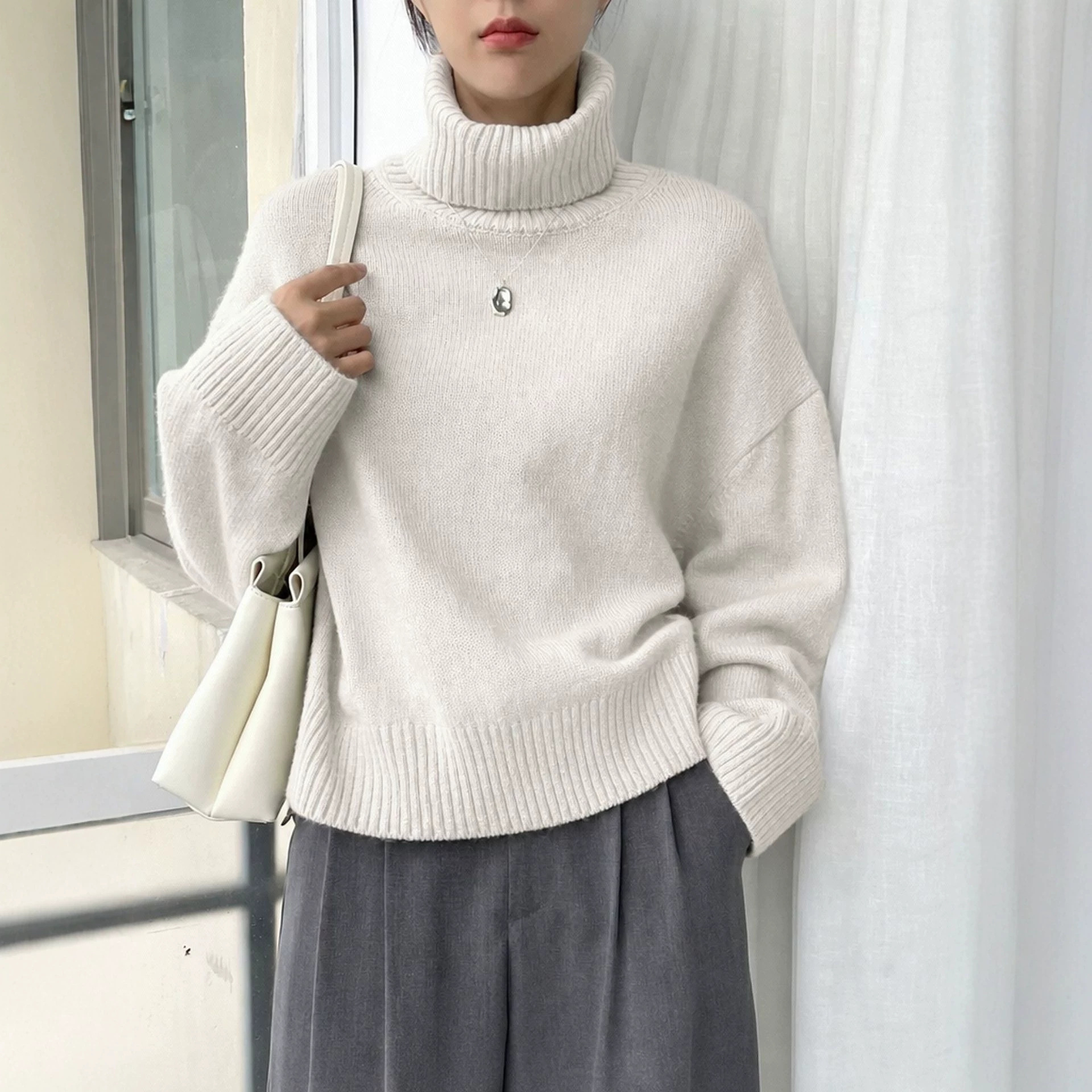Women's Turtleneck Pullover Knit Sweater - Long Sleeve Warm Casual Solid Color Top for Fall Winter