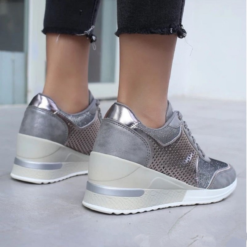 Title 17, Wild round head breathable single shoes