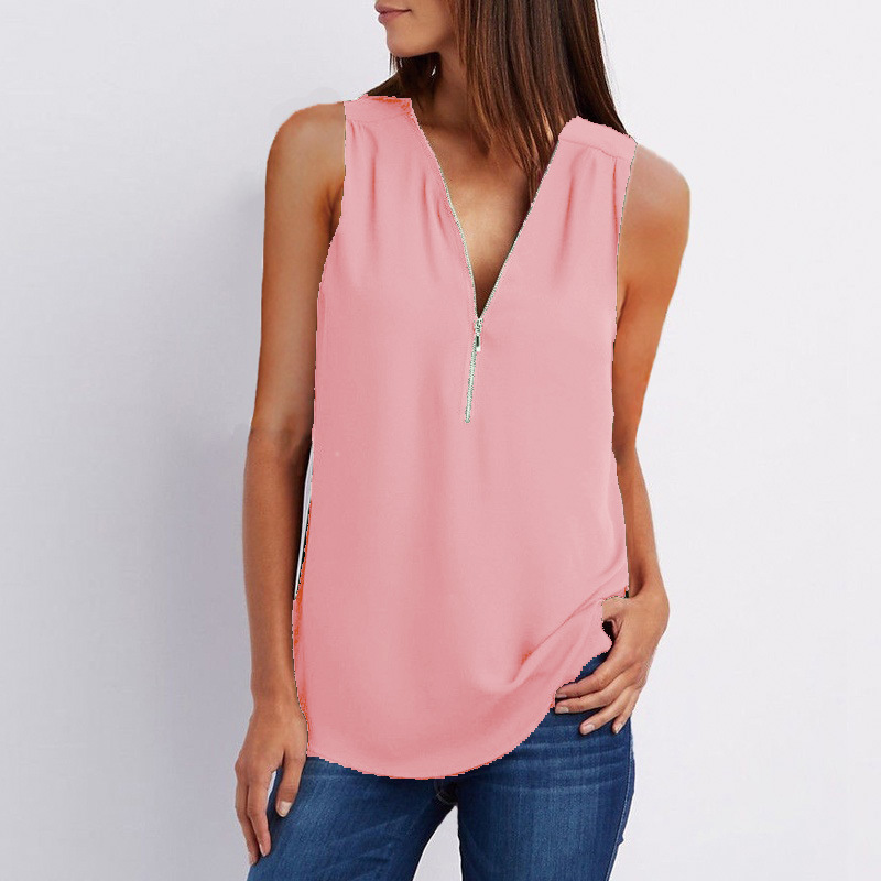 Title 5, Doutzen Blusa in chiffon senza maniche con scol...