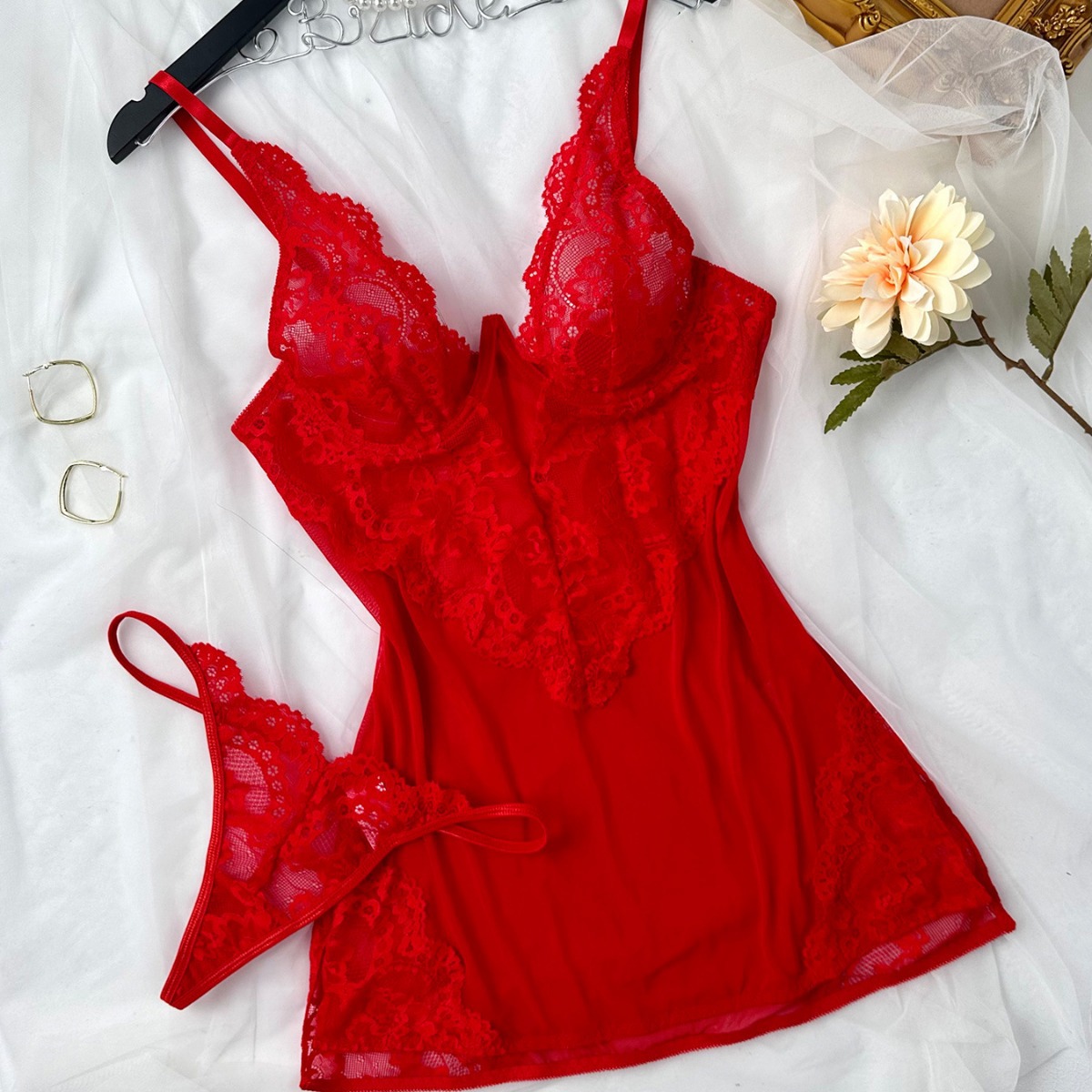 بيجاما نسائية من الدانتيل الشفاف بتصميم تول وجيوب مقطوعة