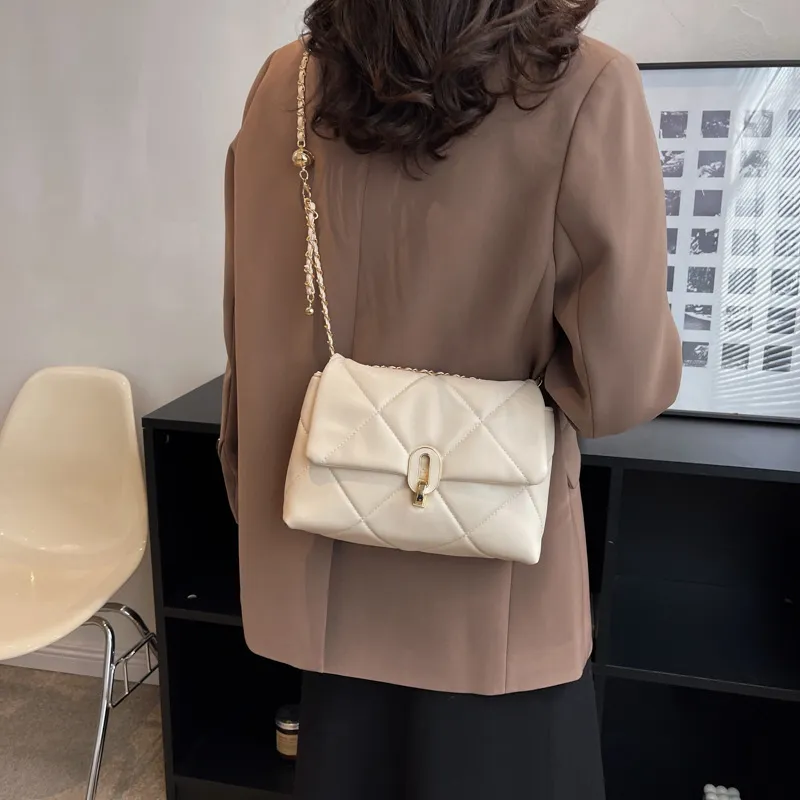 Commuting Fashion New Trendy Chain Messenger Bag - Beige