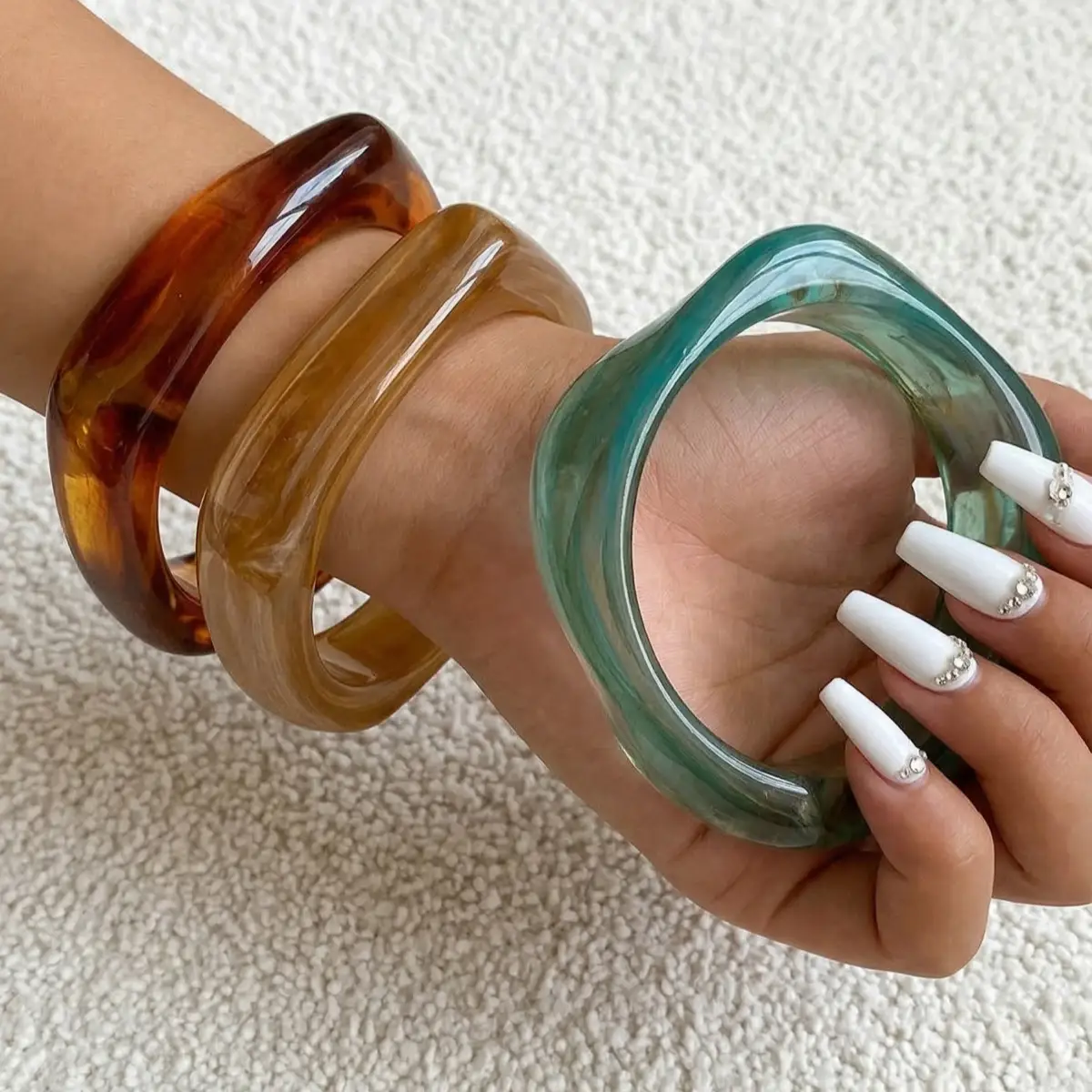 Womens Minimalist Geometric Irregular Gradient Wide-band Resin Bracelet