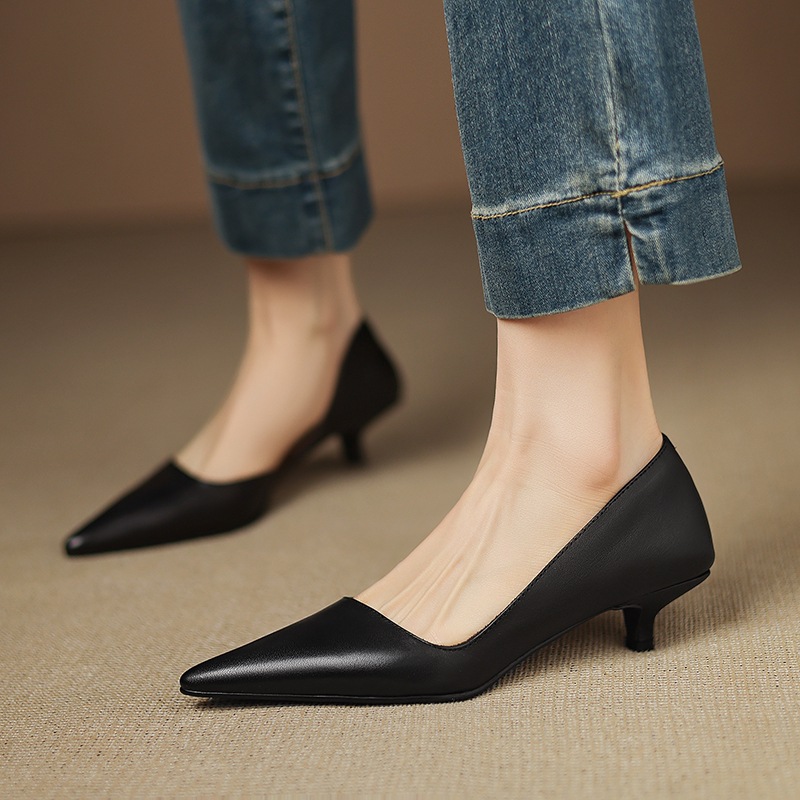Pointed-Toe Low-Heeled Pumps, picture 4 of 9