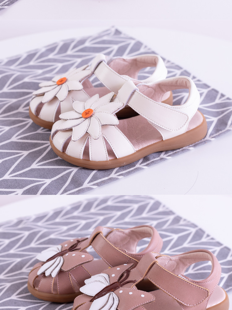 Title 1, Sandalias de goma para niñas con diseño de inse...