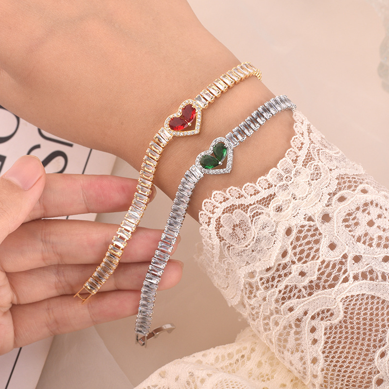 Golden Heart-Shaped Bracelet With Diamonds Light Luxury Handmade Love-Heart Design