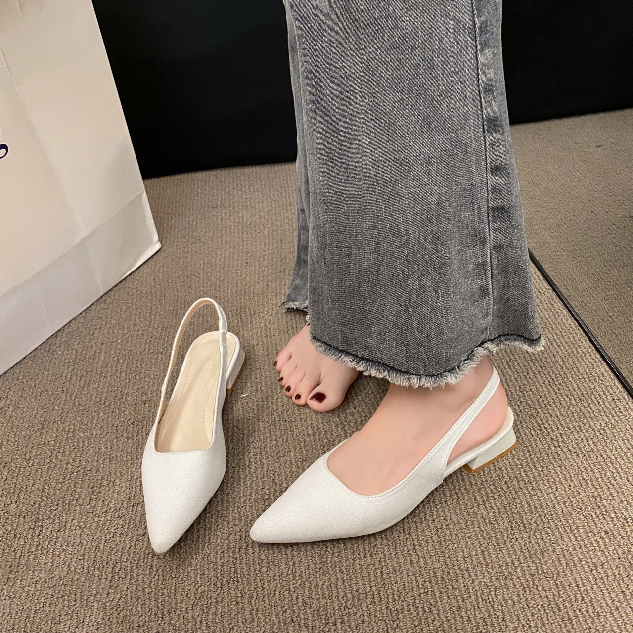 Pointed-Toe Chunky Heel Shoes