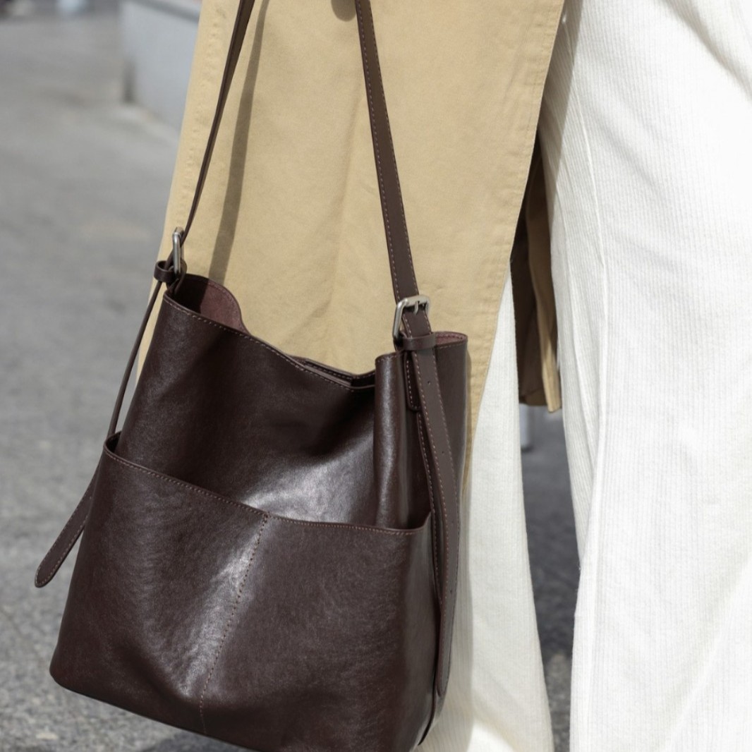Versatile High-end Design Underarm Bucket Bag With A Shoulder Strap