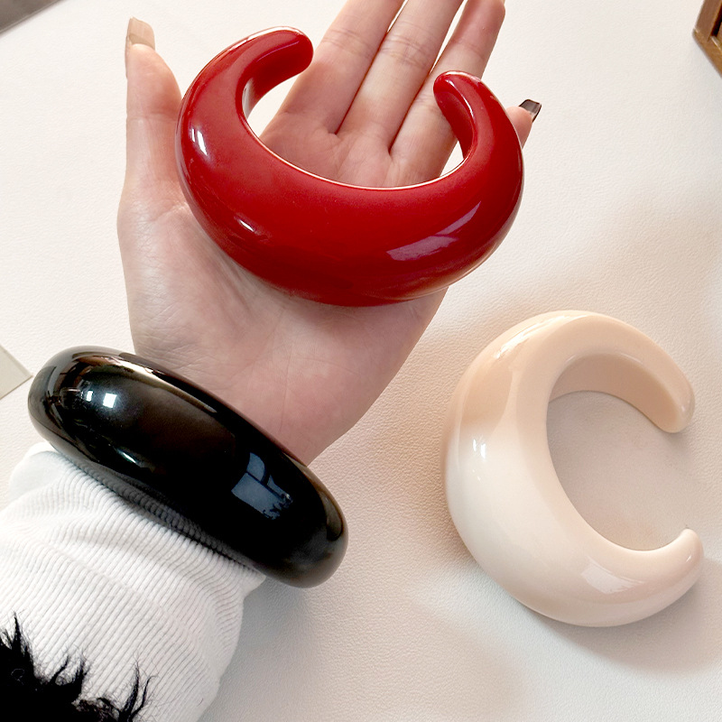 C-shaped Resin Geometric Red New-style Bracelet