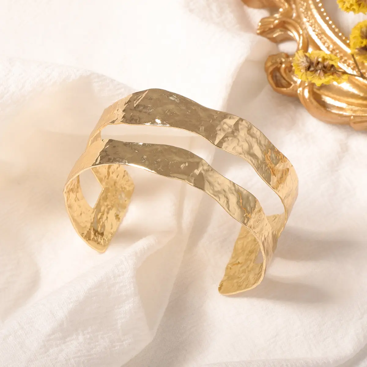 Wind-pleated Open-style Trendy Bracelet