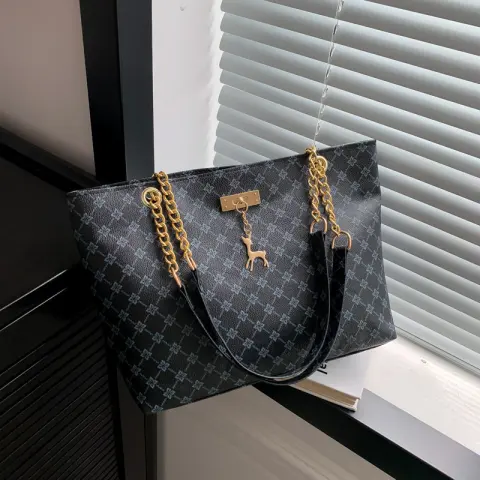 Retro Commuter Texture Chain Shoulder Bag for Women Spring