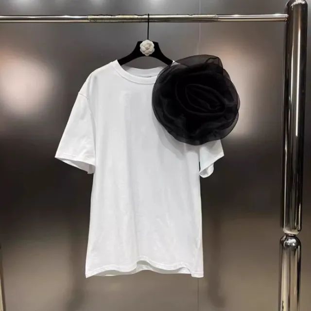 Round Neck Short Sleeve Three dimensional Large Flower Decorative Pin Loose Designer Model T shirt Black Pink Flowers - Shop at LoveMi