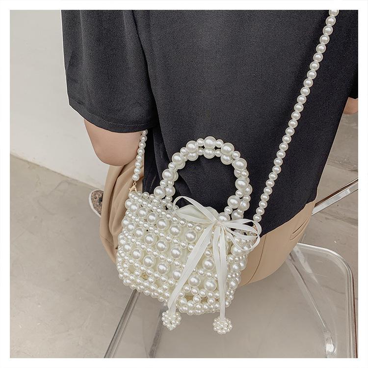 Title 13, Womens Sweet New Handheld Pearl Chain Messenge...