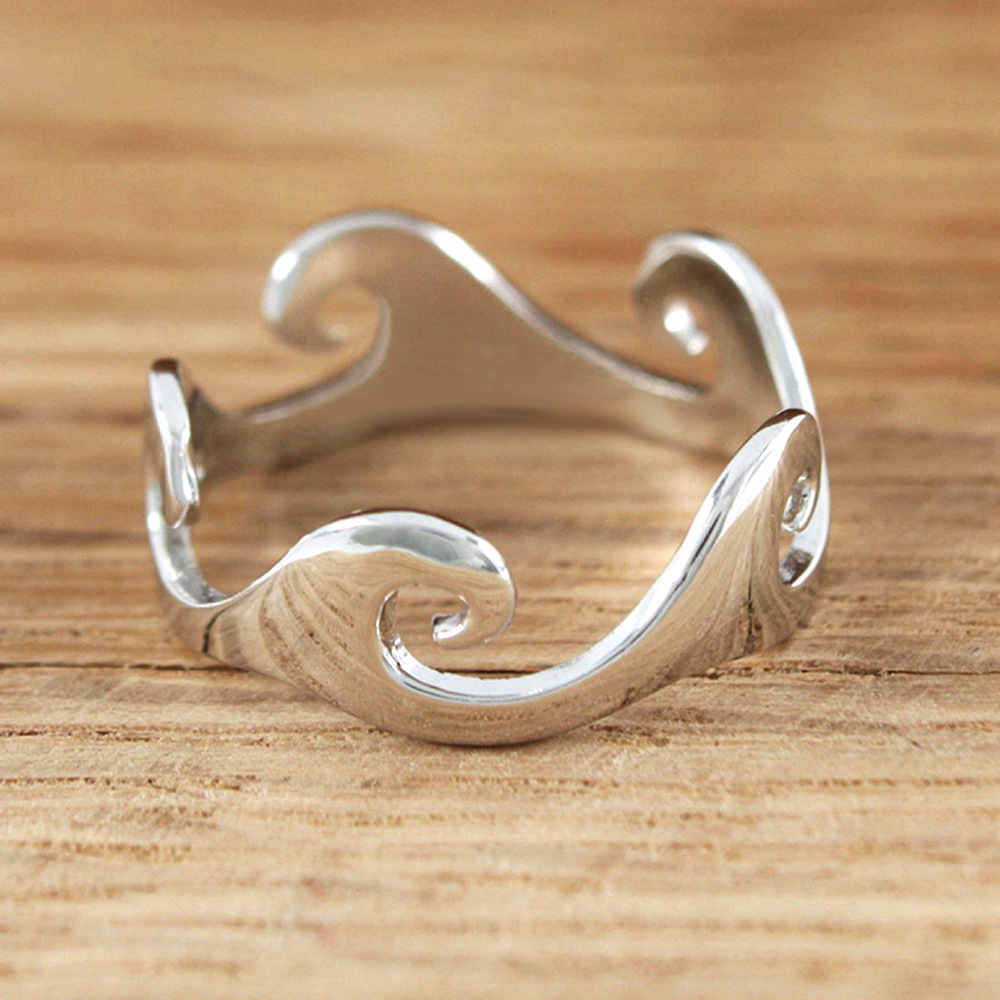 Irregular Wave Pattern Glossy Ring