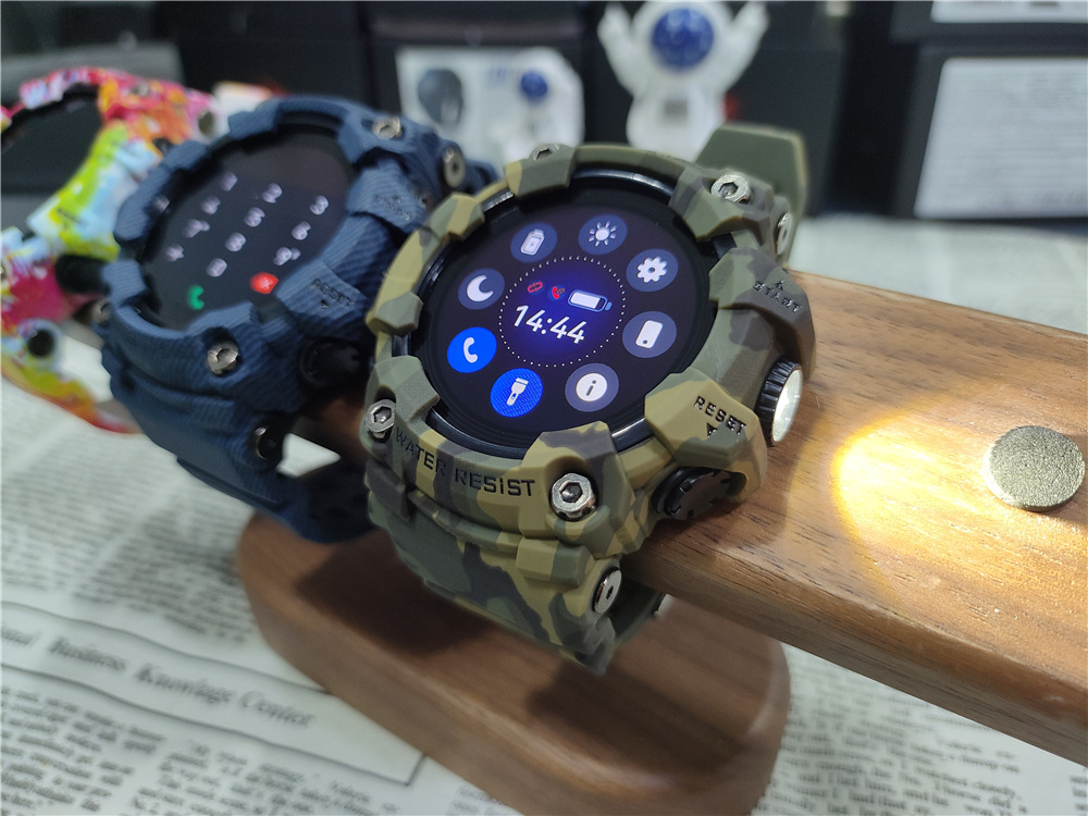 Compass Flash Light 1.32 Inch smartwatch