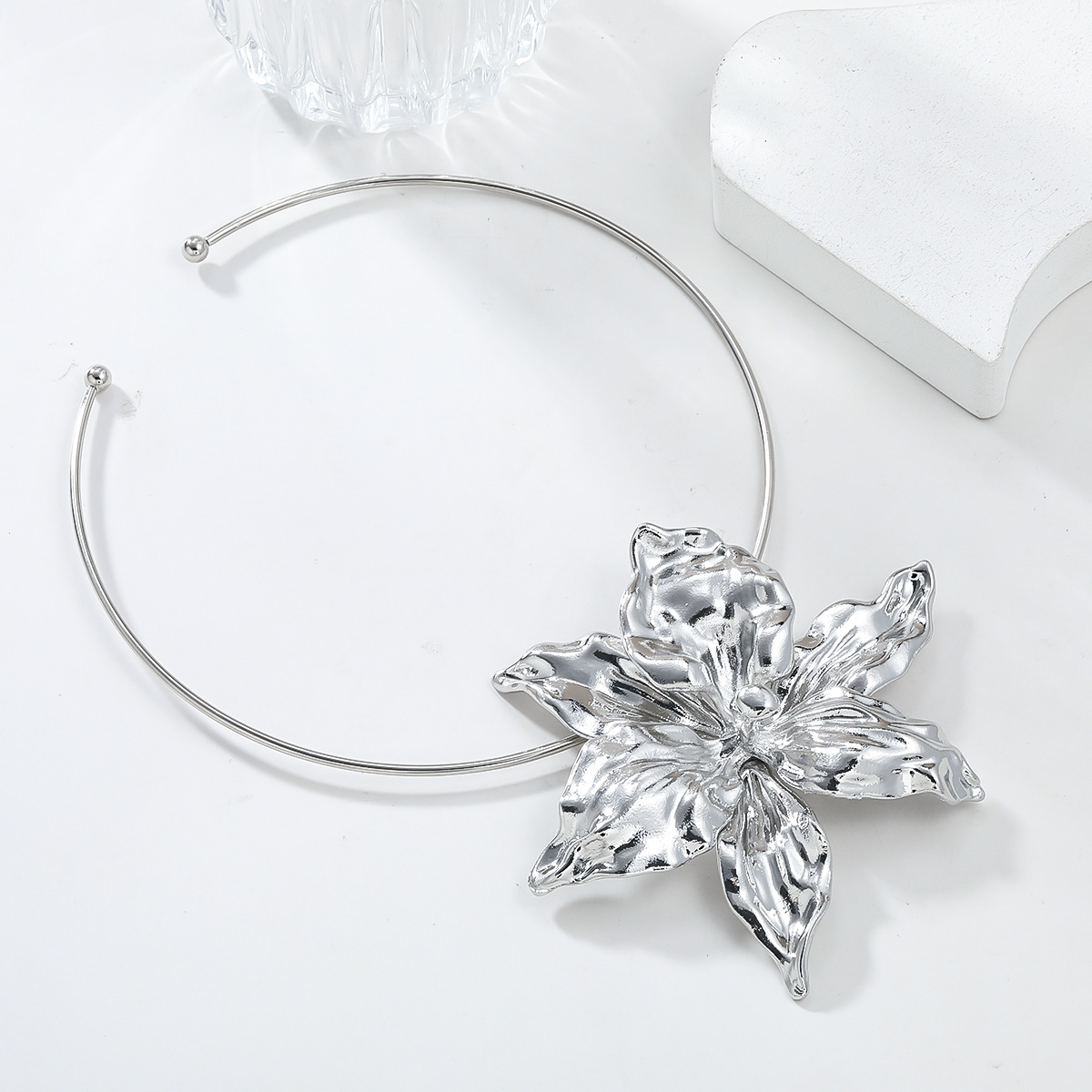 Womens Alloy Floral Choker Necklace In European And American Hip-Hop Style